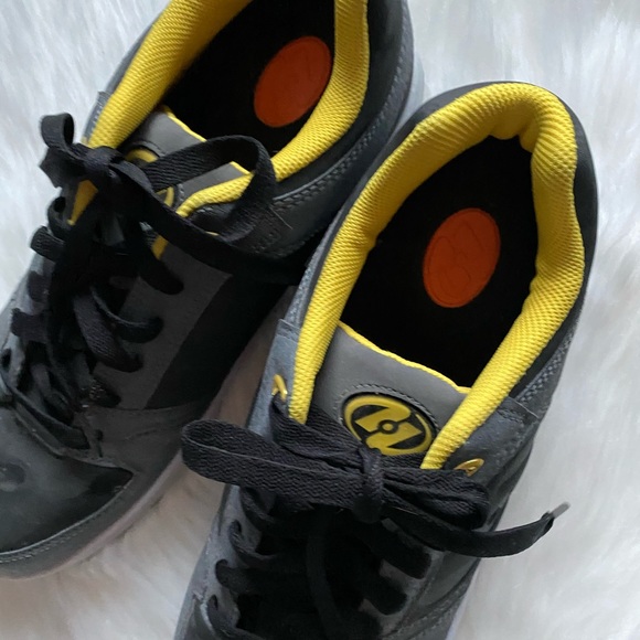 *SOLD**Men’s Heelys Shoes - Picture 6 of 7